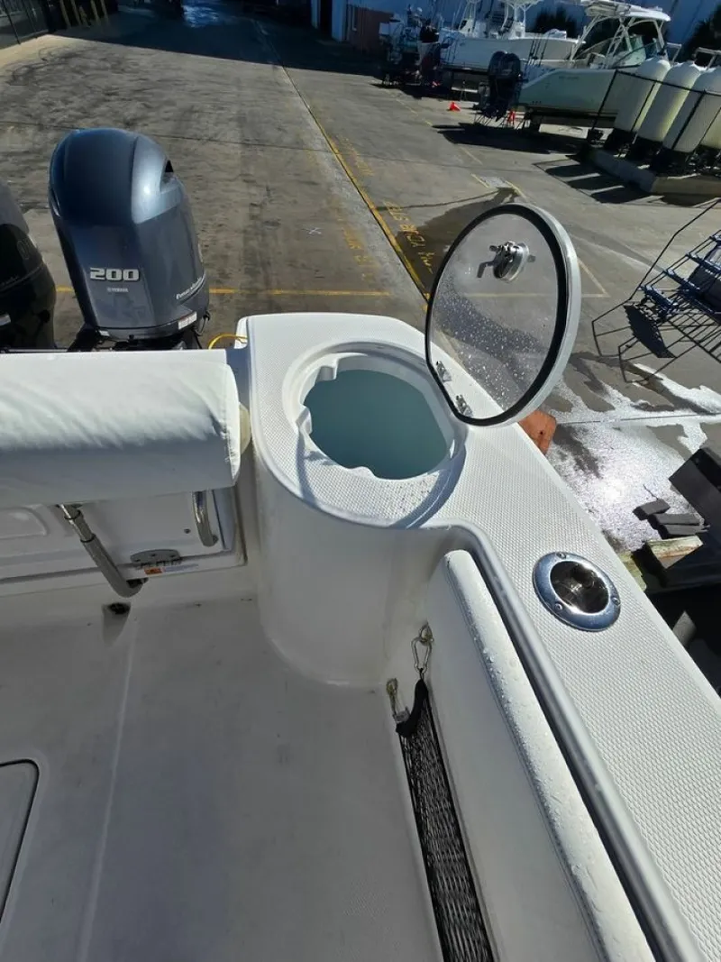 Slide: The Image of Robalo 27 2022 - 6023400