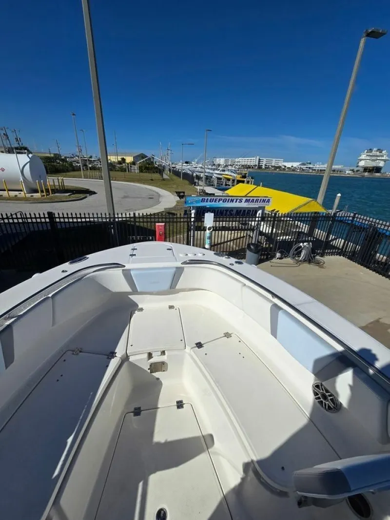 Slide: The Image of Robalo 27 2022 - 6023383