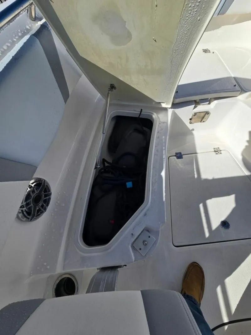 Slide: The Image of Robalo 27 2022 - 6023391