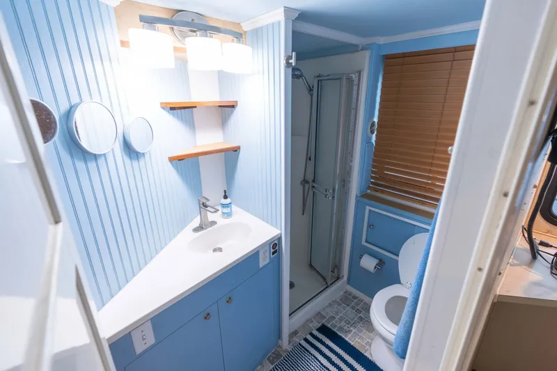 Slide: The Image of Harbor Master 520 Coastal 2001 - 6021588