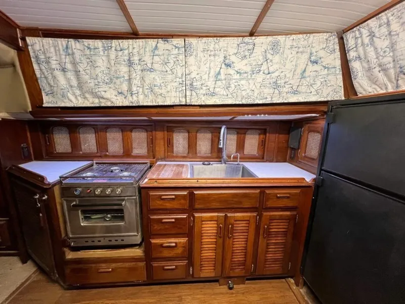 Slide: The Image of Islander 41 1978 - 6022657