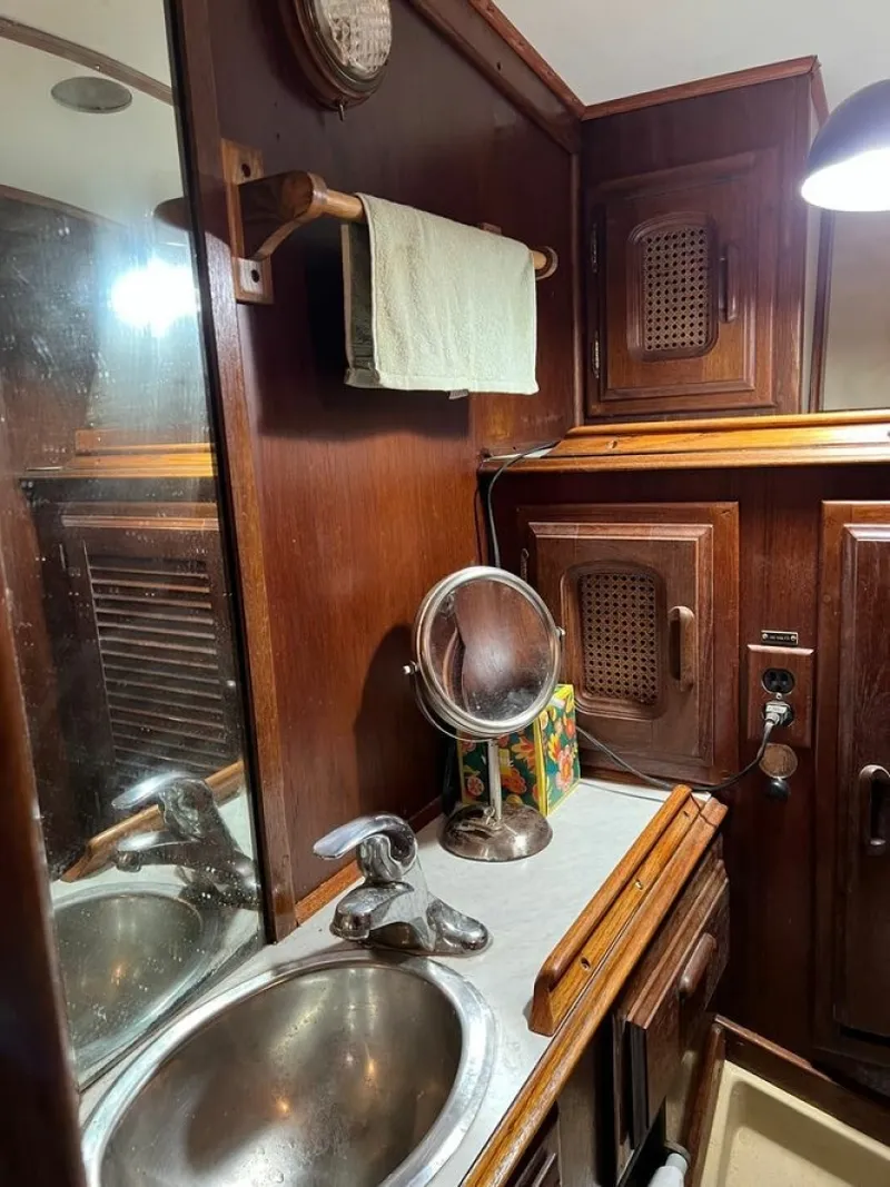 Slide: The Image of Islander Freeport 41 1978 - 6022651