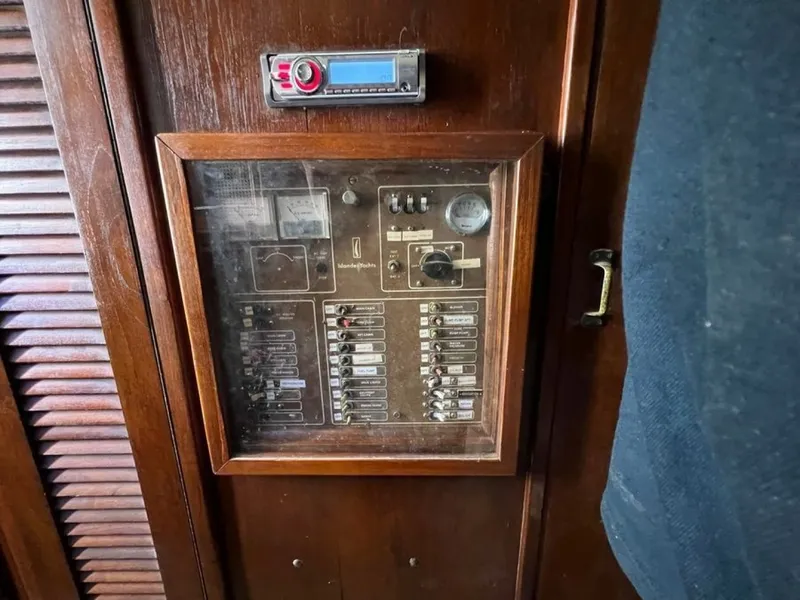 Slide: The Image of Islander Freeport 41 1978 - 6022650