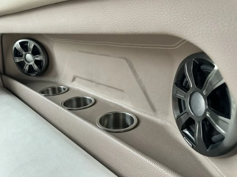 Slide: The Image of Regal 28 2017 - 6023411