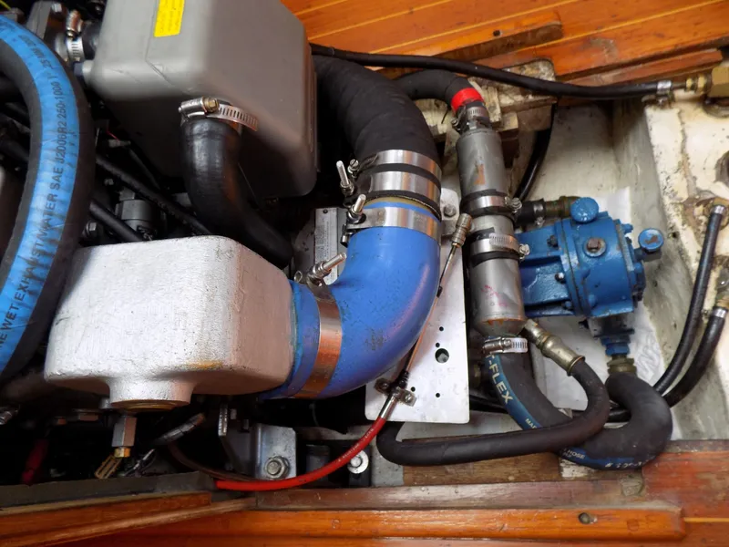 Slide: The Image of Closer view of engine - 7585055