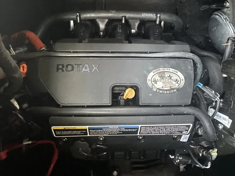 Slide: The Image of Sea-Doo Switch Cruise 21 2023 - 6021949