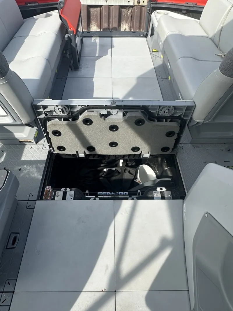 Slide: The Image of Sea-Doo Switch Cruise 21 2023 - 6021950