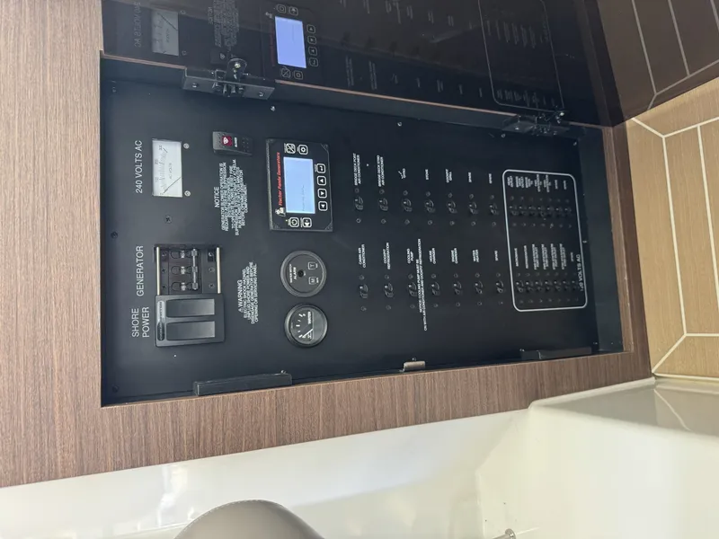 Slide: The Image of Pursuit 44 2024 - 6022604