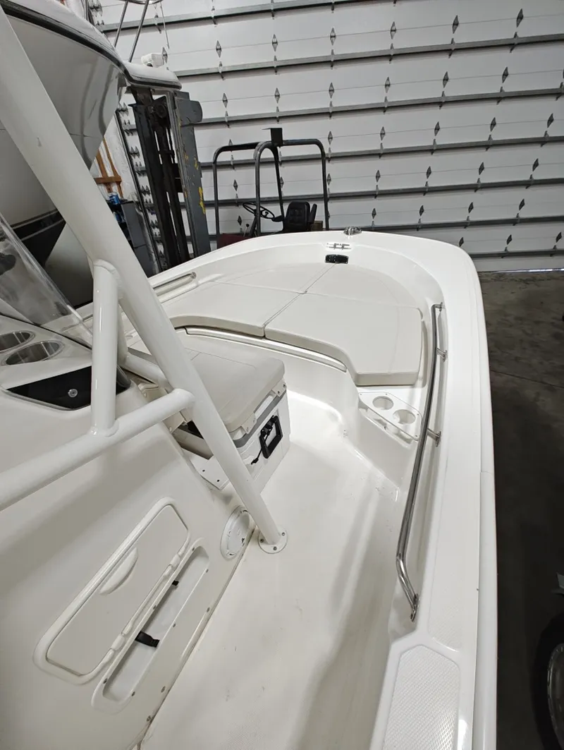 Slide: The Image of Boston Whaler Montauk 2025 - 6023083