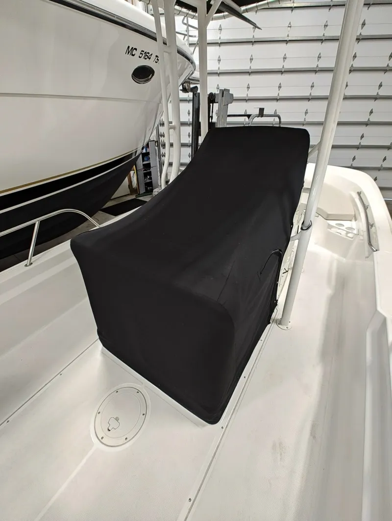 Slide: The Image of Boston Whaler Montauk 2025 - 6023076