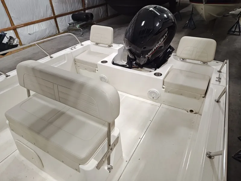 Slide: The Image of Boston Whaler Montauk 2025 - 6023079