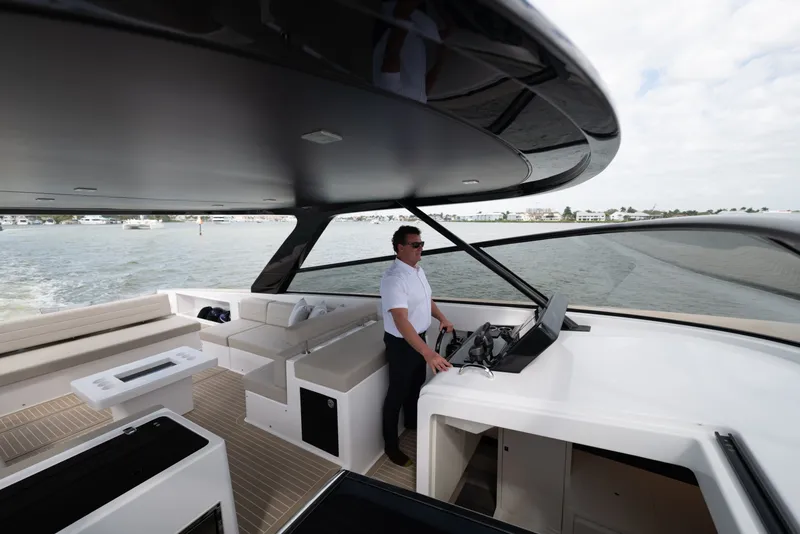 Slide: The Image of VanDutch 56 2024 - 6023925