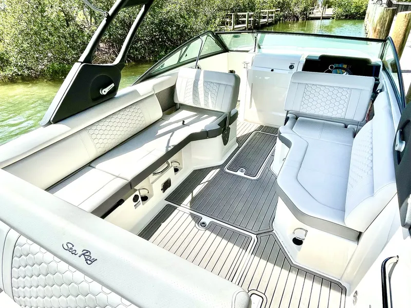 Slide: The Image of Sea Ray SDX 25 Outboard 2024 - 6024516