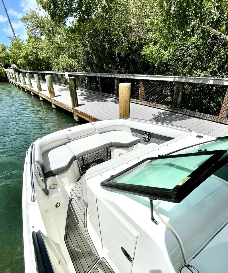 Slide: The Image of Sea Ray SDX 25 Outboard 2024 - 6024510