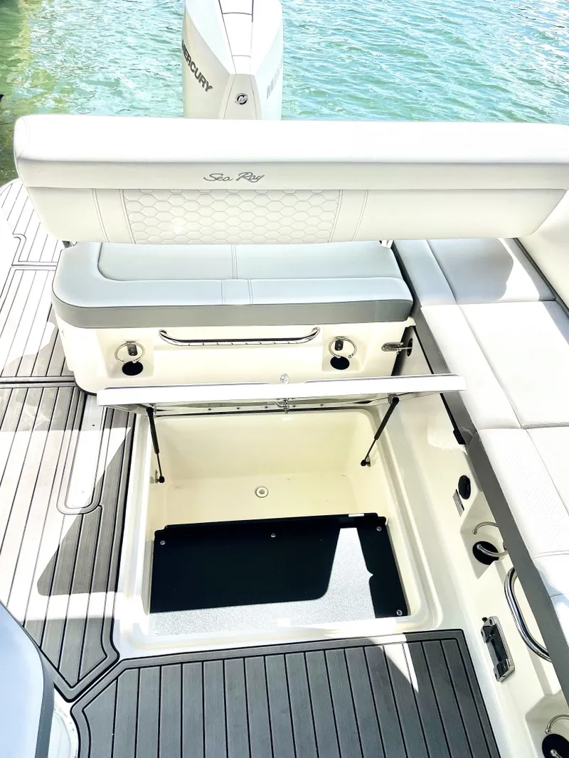 Slide: The Image of Sea Ray SDX 25 Outboard 2024 - 6024515