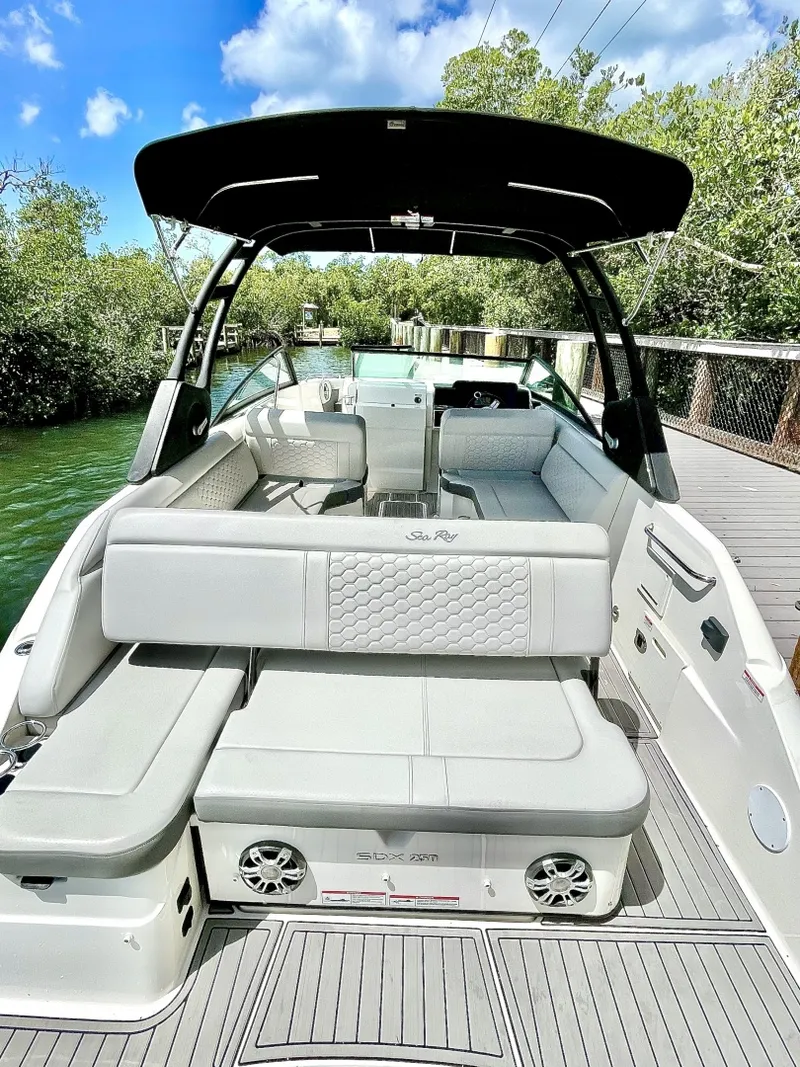 Slide: The Image of Sea Ray SDX 25 Outboard 2024 - 6024519