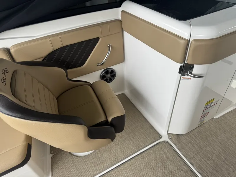 Slide: The Image of Sea Ray SPX230 2020 - 6024619