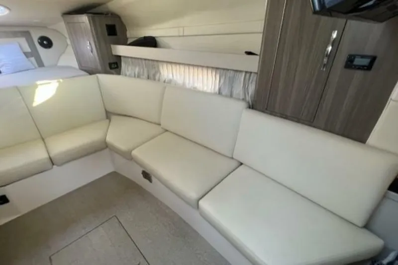 Slide: The Image of Regal 33 XO 2020 - 6025604