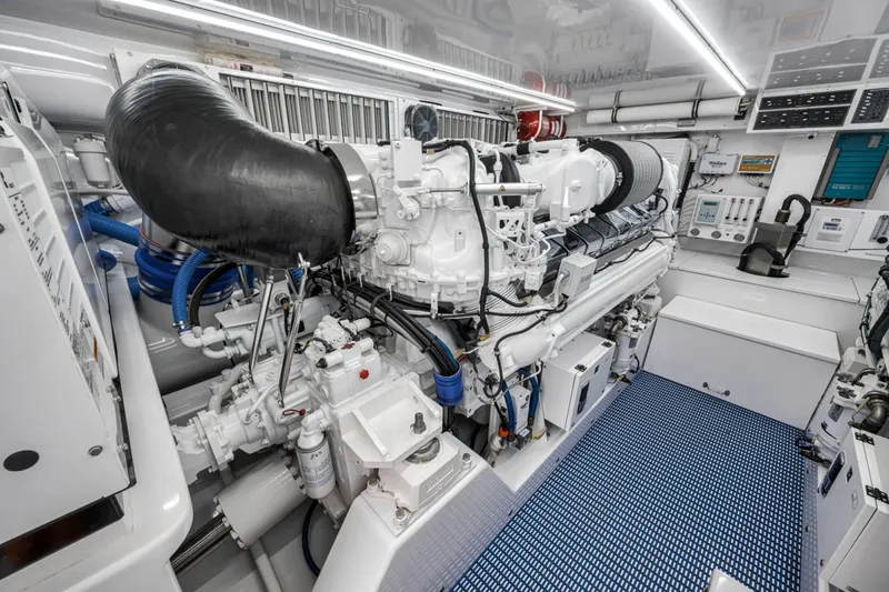 Slide: The Image of Weaver 75 Convertible 2021 - 7368655