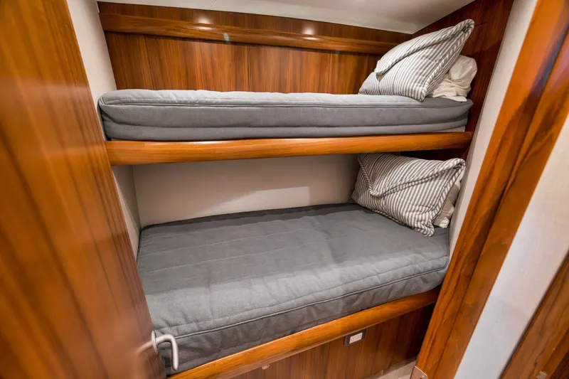 Slide: The Image of Weaver 75 Convertible 2021 - 7368636