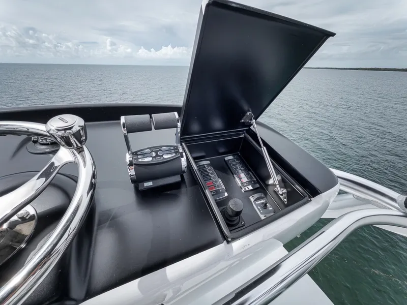 Slide: The Image of Weaver 75 Convertible 2021 - 7368620