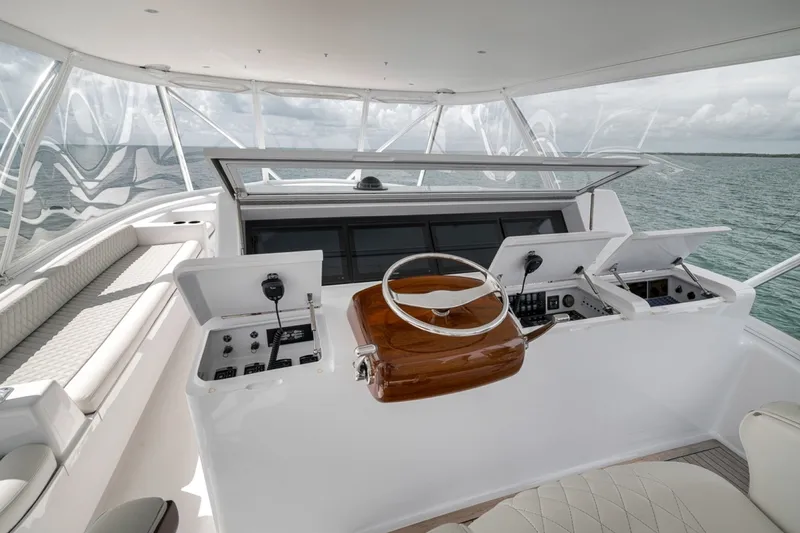 Slide: The Image of Weaver 75 Convertible 2021 - 7368580