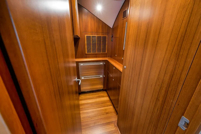 Slide: The Image of Weaver 75 Convertible 2021 - 7368627