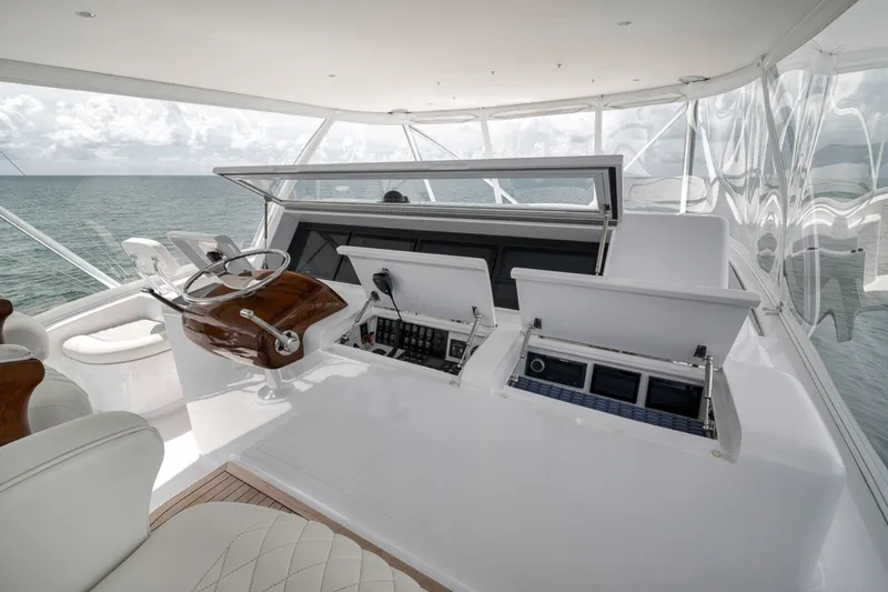 Slide: The Image of Weaver 75 Convertible 2021 - 7368581