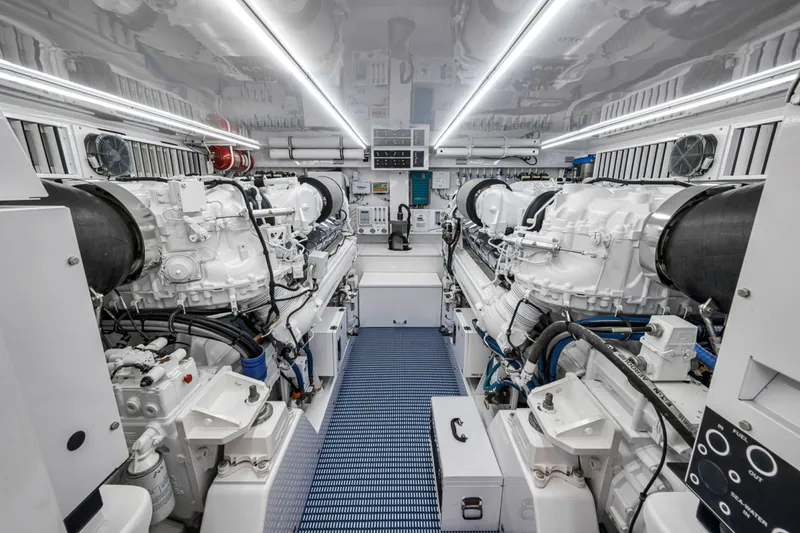 Slide: The Image of Weaver 75 Convertible 2021 - 7368663