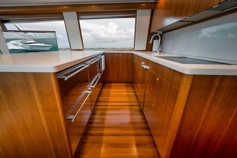 Slide: The Image of Weaver 75 Convertible 2021 - 7759592