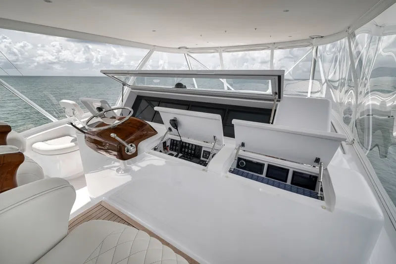 Slide: The Image of Weaver 75 Convertible 2021 - 7368582
