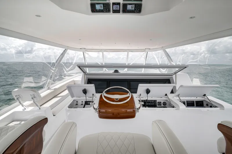 Slide: The Image of Weaver 75 Convertible 2021 - 7368575