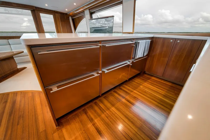 Slide: The Image of Weaver 75 Convertible 2021 - 7759593