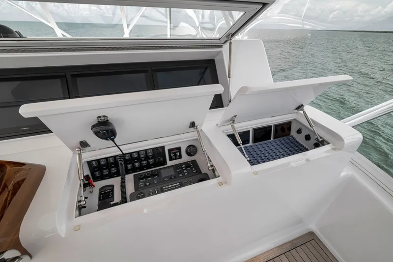 Slide: The Image of Weaver 75 Convertible 2021 - 7368583