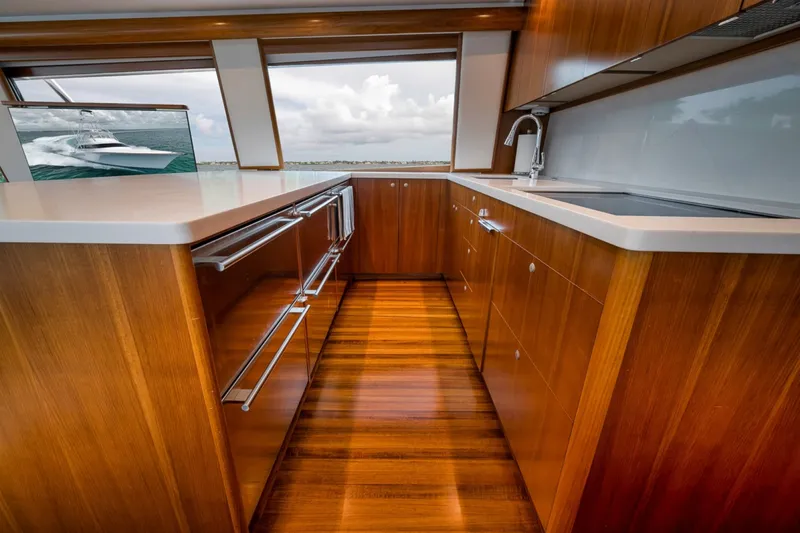 Slide: The Image of Weaver 75 Convertible 2021 - 7368652