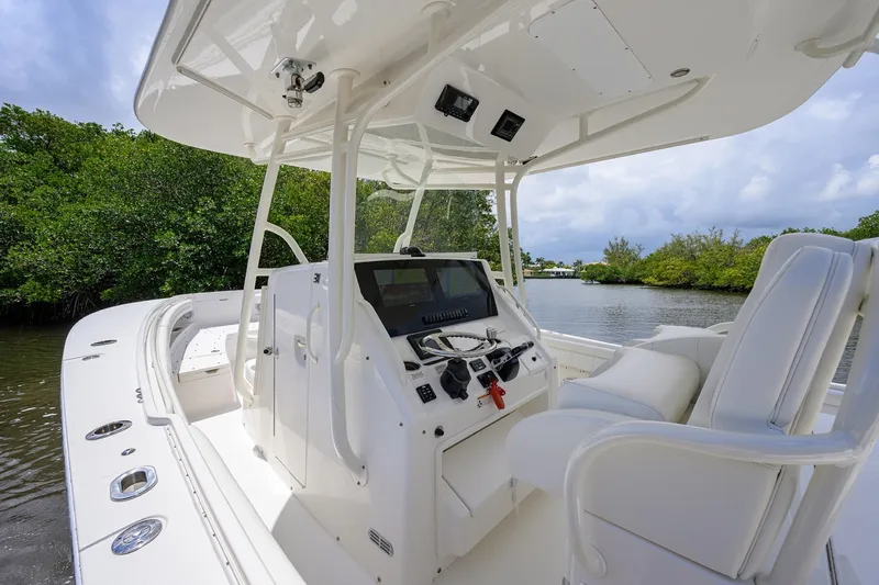 Slide: The Image of Regulator 31 Sweet Melissa - Helm 2019 Regulator 31 Center Console - Sweet Melissa - 7866439