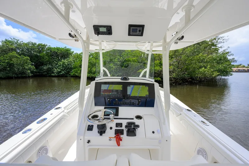Slide: The Image of Regulator 31 Sweet Melissa - Helm 2019 Regulator 31 Center Console - Sweet Melissa - 7866441