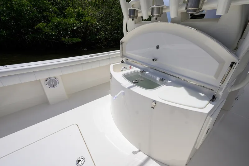 Slide: The Image of Regulator 31 Sweet Melissa - Cockpit 2019 Regulator 31 Center Console - Sweet Melissa - 7866470