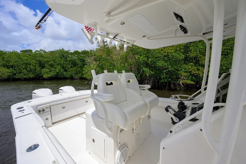 Slide: The Image of Regulator 31 Sweet Melissa - Helm 2019 Regulator 31 Center Console - Sweet Melissa - 7866446