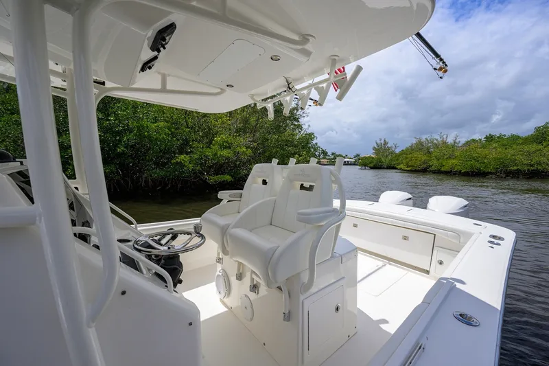 Slide: The Image of Regulator 31 Sweet Melissa - Helm 2019 Regulator 31 Center Console - Sweet Melissa - 7866447