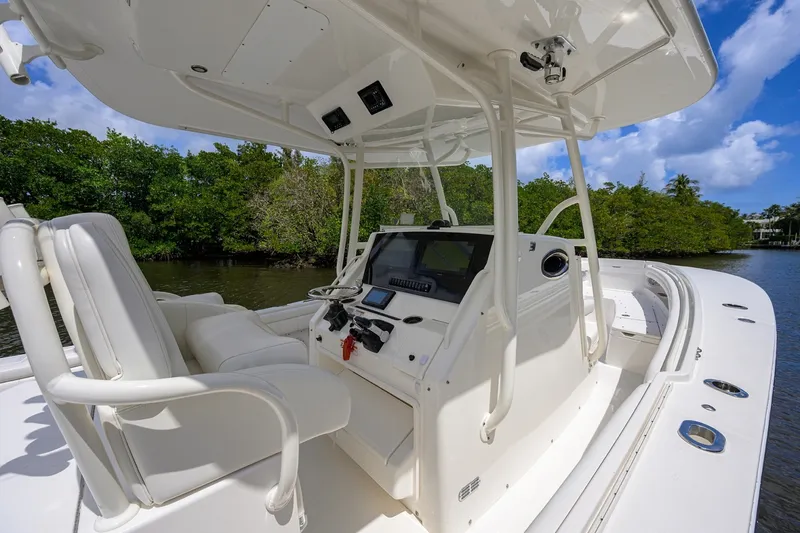 Slide: The Image of Regulator 31 Sweet Melissa - Helm 2019 Regulator 31 Center Console - Sweet Melissa - 7866444