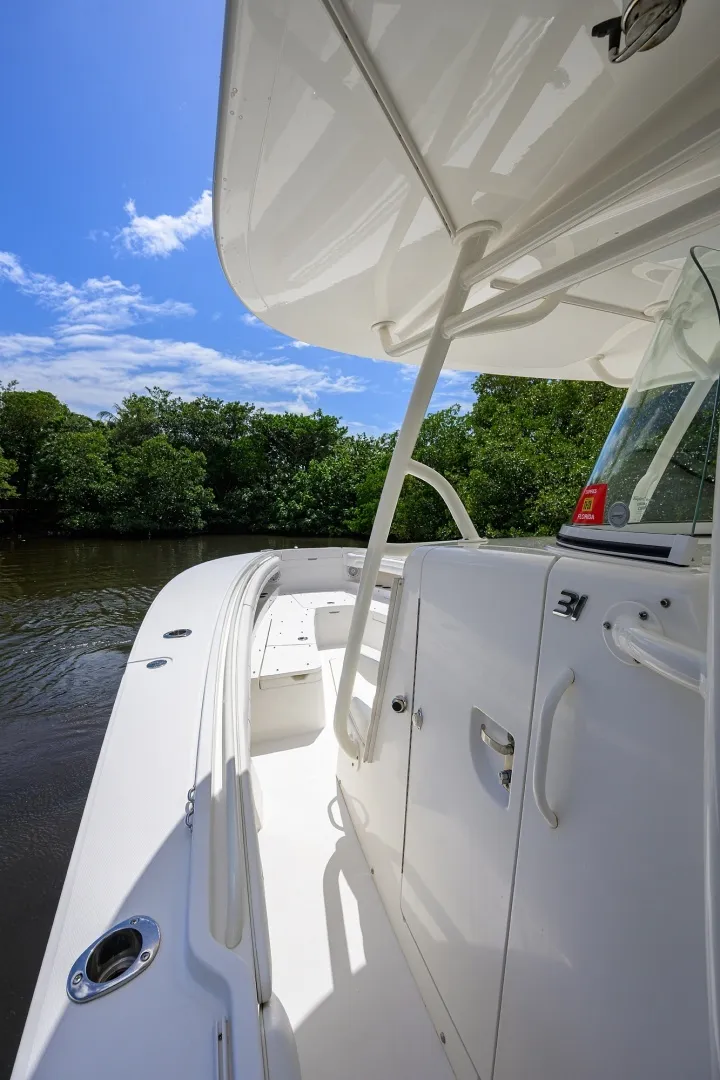 Slide: The Image of Regulator 31 - Sweet Melissa - Bow 2019 Regulator 31 Center Console - Sweet Melissa - 7866428