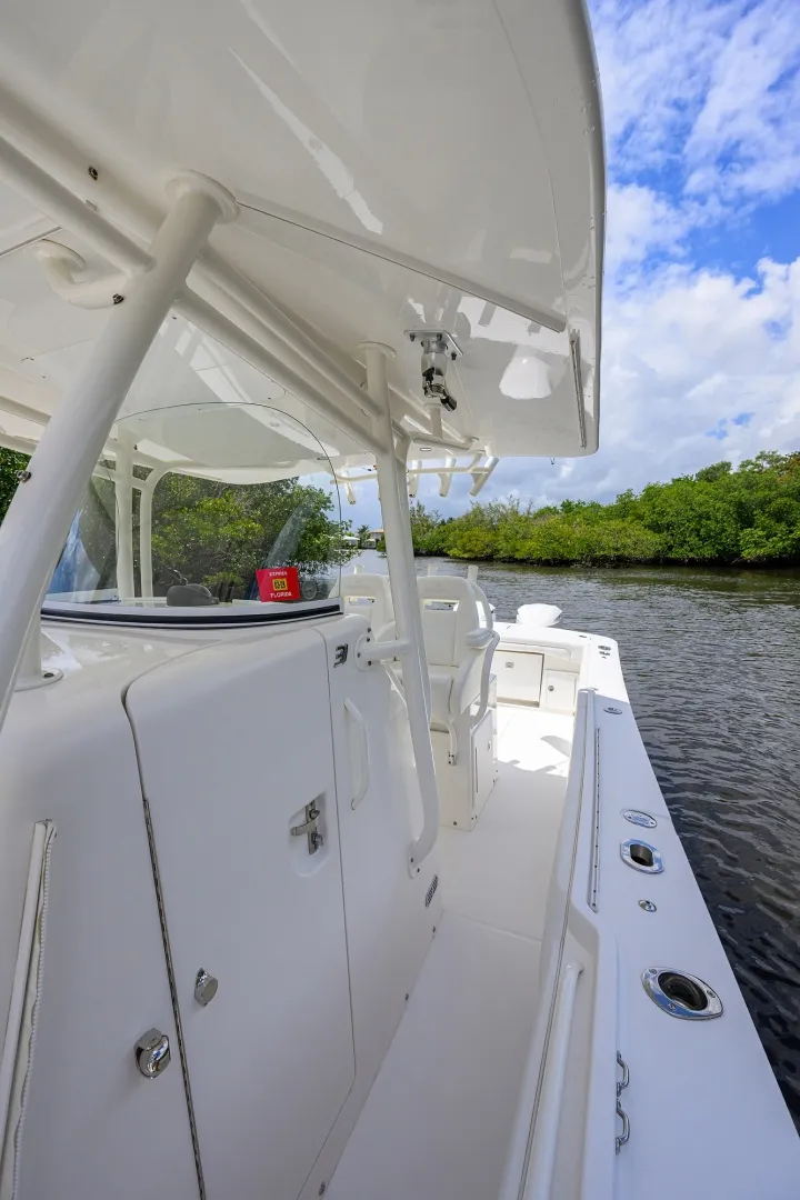 Slide: The Image of Regulator 31   Sweet Melissa - Helm 2019 Regulator 31 Center Console - Sweet Melissa - 6025856