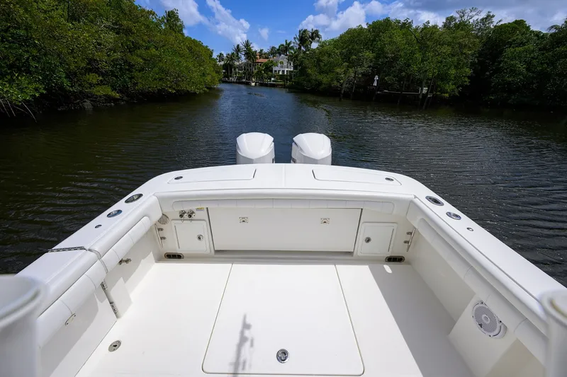 Slide: The Image of Regulator 31   Sweet Melissa - Cockpit 2019 Regulator 31 Center Console - Sweet Melissa - 6025873