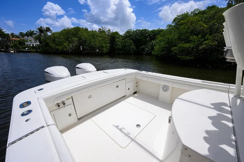 Slide: The Image of Regulator 31   Sweet Melissa - Cockpit 2019 Regulator 31 Center Console - Sweet Melissa - 6025874