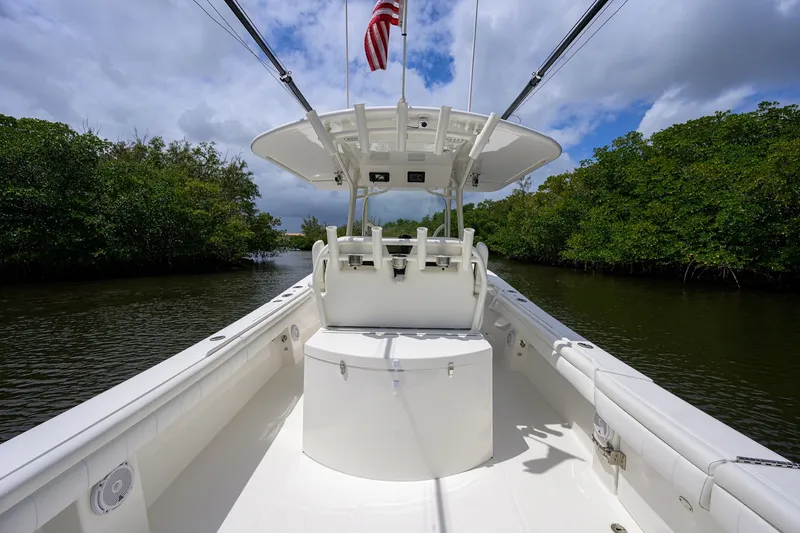 Slide: The Image of Regulator 31 Sweet Melissa   Cockpit 2019 Regulator 31 Center Console - Sweet Melissa - 6025887