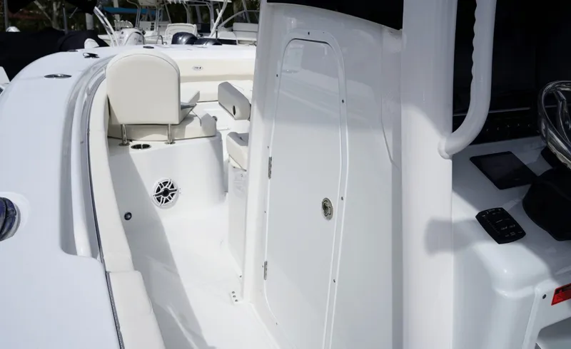 Slide: The Image of Sea Hunt Gamefish 28FS 2026 - 6026229