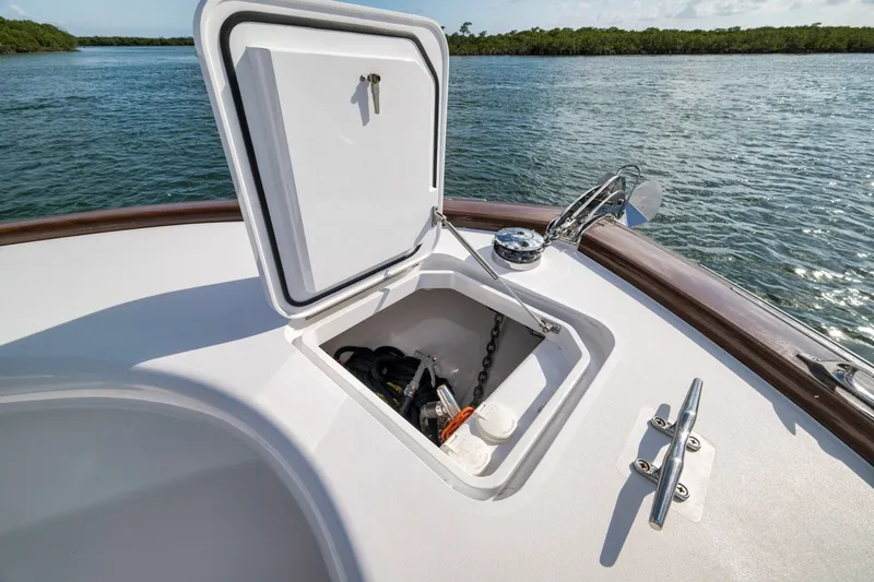 Slide: The Image of Winter Custom 38 Walk Around 2022 - 6026492