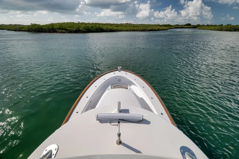 Slide: The Image of Winter Custom 38 Walk Around 2022 - 6026494