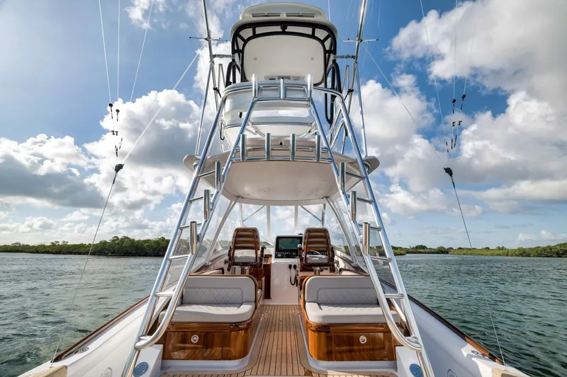 Slide: The Image of Winter Custom 38 Walk Around 2022 - 6026495